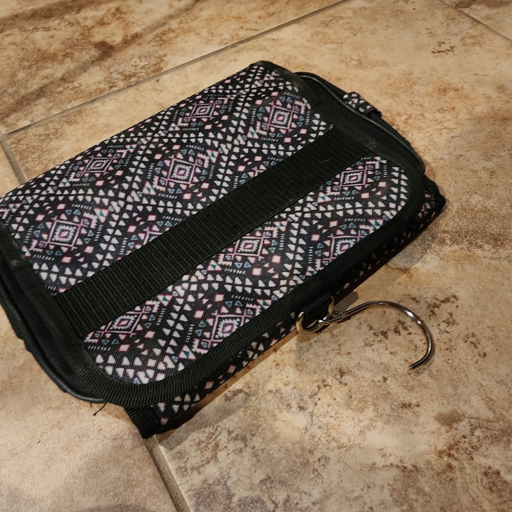 Hanging travel bag